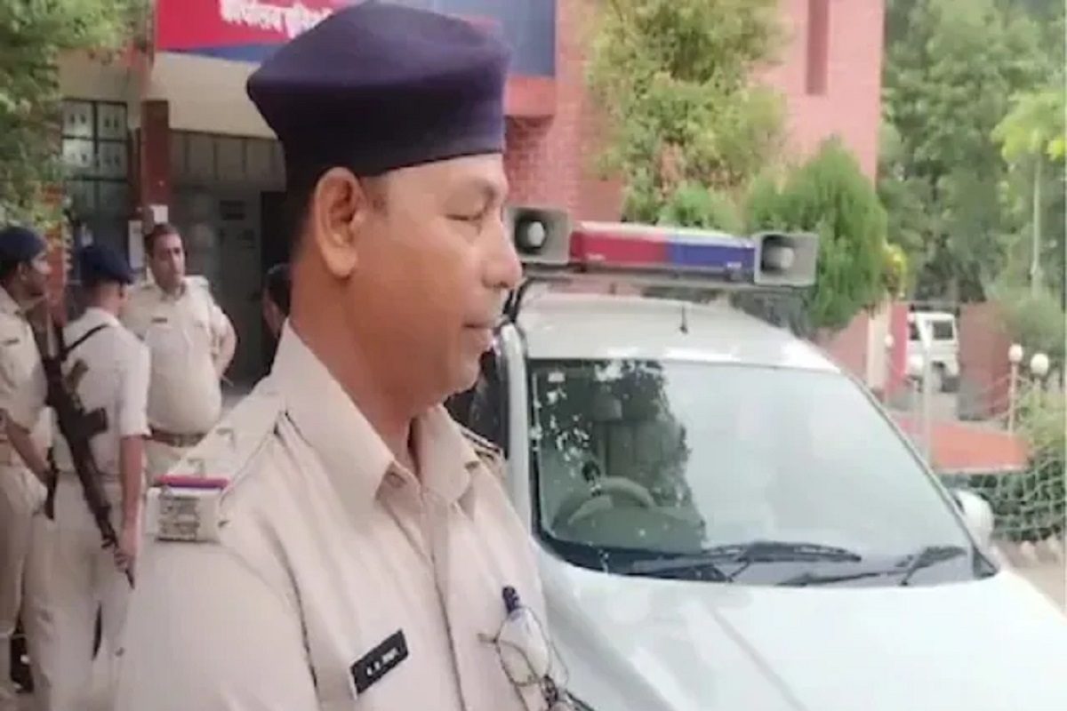 পুলিশকে মারছে পুলিশই! বিহারে ভয়ঙ্কর কাণ্ড! ঘটনা শুনলে অবাক হয়ে যাবেন পুলিশকে মারছে পুলিশই! বিহারে ভয়ঙ্কর কাণ্ড! ঘটনা শুনলে অবাক হয়ে যাবেন