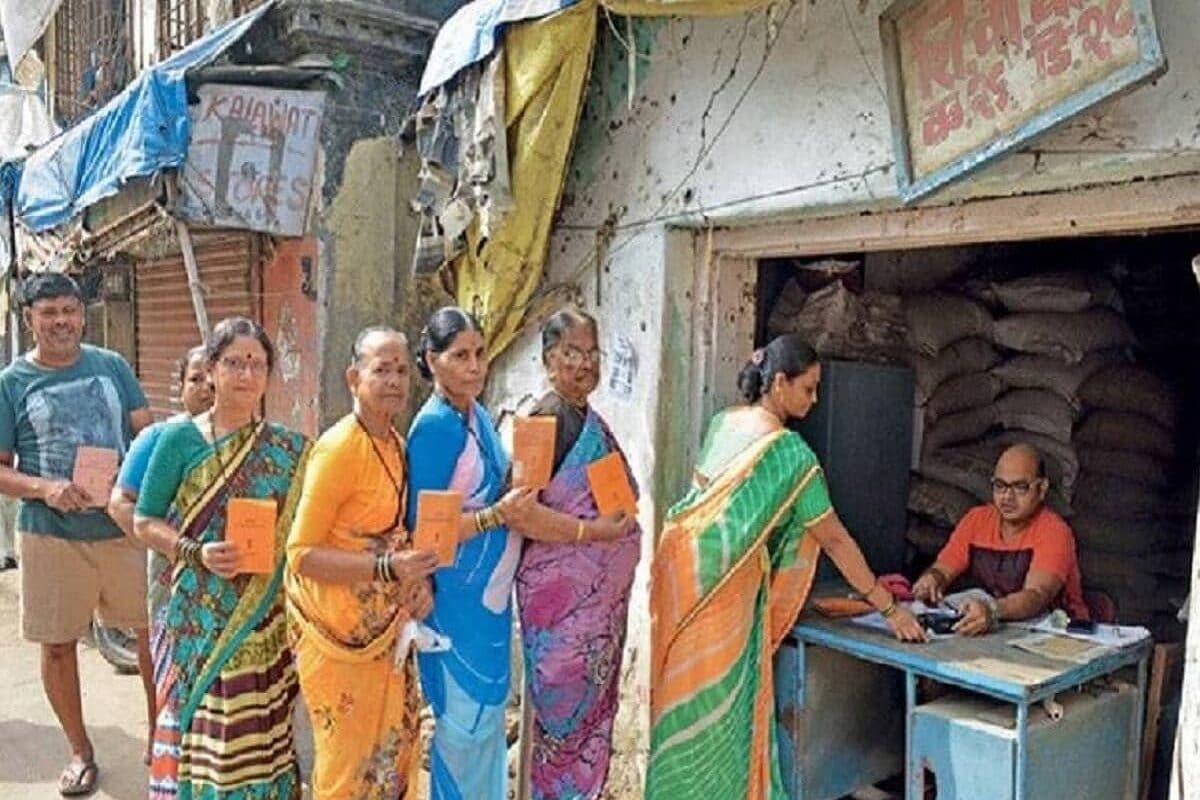 রেশন ব্যবস্থা নিয়ে বড় পদক্ষেপ সরকারের! দালাল চক্র আটকাতে কী কী ঘোষণা?