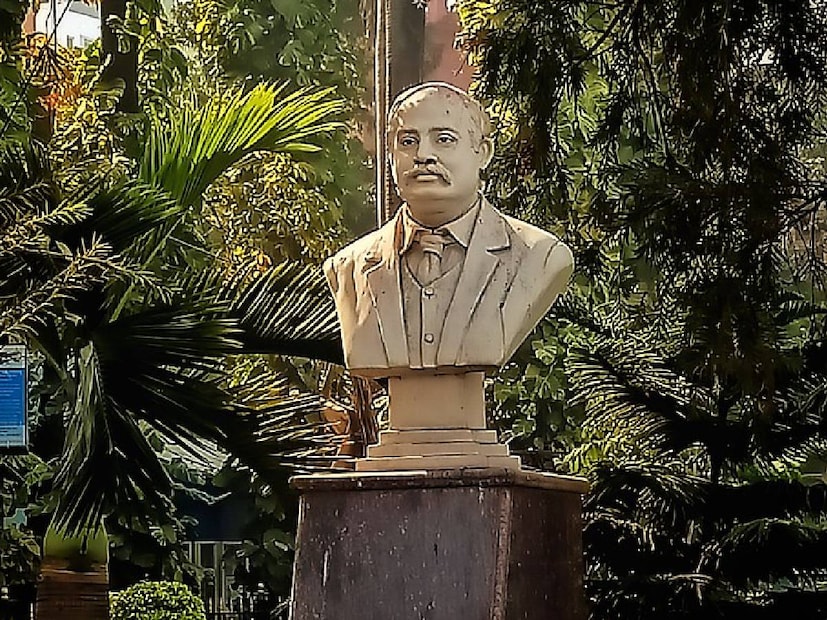 ১৮৫২ সালে হাওড়ায় জন্ম নেন আরজি কর। বড় হয়ে কলকাতা মেডিক্যাল কলেজ থেকে ডাক্তারি পাশ করেন রাধা গোবিন্দ কর। পরবর্তী কালে কলকাতা বুকে হাসপাতাল প্রতিষ্ঠা করেন এই হাসপাতাল।