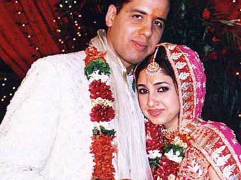 টানা ফ্লপ ছবি দেওয়ার পর বলিউড থেকে অবসর নেন রিঙ্কি। কোটিপতি ব্যবসায়ী সমীর শরণকে বিয়ে করে আমেরিকায় চলে যান। আপাতত সংসার নিয়ে ব্যস্ত। পরিবারের সঙ্গে দেখা করতে ভারতে আসেন অভিনেত্রী।