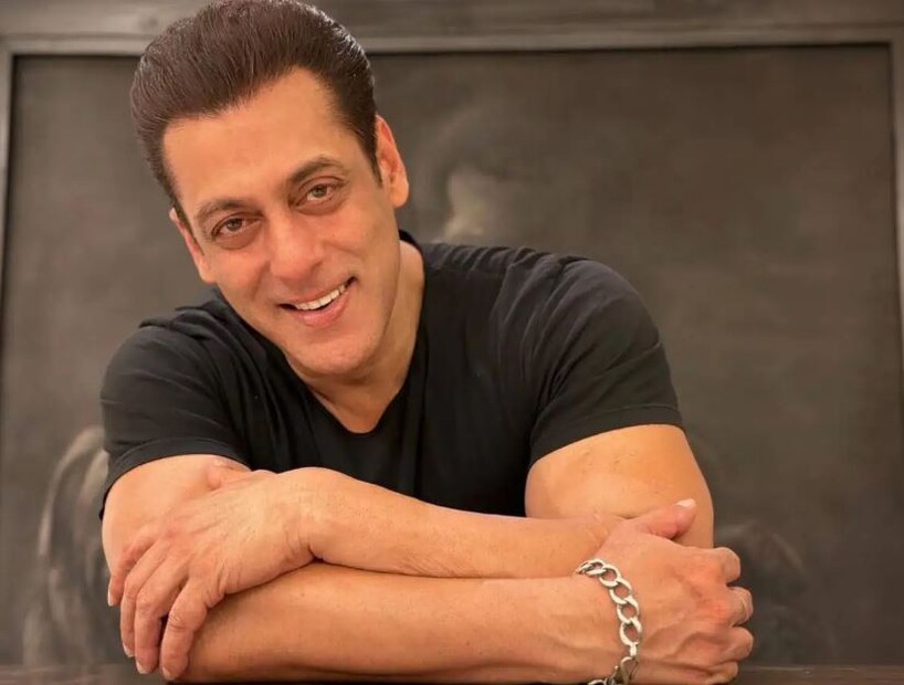 ‘লাক বাই চান্স’, ‘জিন্দেগি না মিলেগি দোবারা’, ‘গালি বয়’-এর মতো একাধিক আইকনিক ছবি দর্শকদের উপহার দিয়েছেন জোয়া। তাঁর পরিচালনায় কাজ করেছেন বলিউডের তাবড় অভিনেতা, অভিনেত্রীরা। কিন্তু সলমন নন।