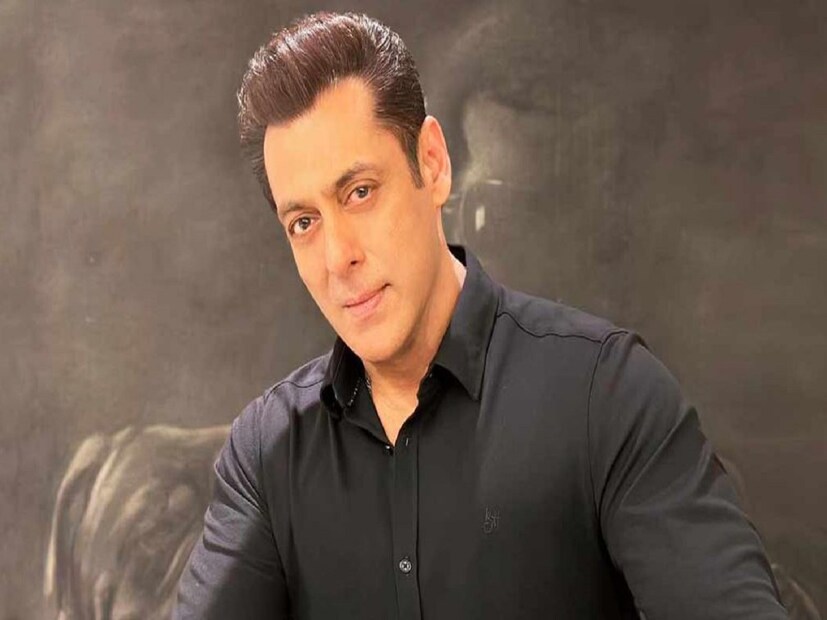  সলমন-রশ্মিকার পাশাপাশি ‘সিকন্দর’ ছবিতে গুরুত্বপূর্ণ ভূমিকায় অভিনয় করছেন কাজল আগরওয়াল, সত্যরাজ, শরমন জোশি এবং প্রতীক বব্বরকে। চলতি বছর ঈদের দিন মুক্তি পাওয়ার কথা রয়েছে ছবিটির।