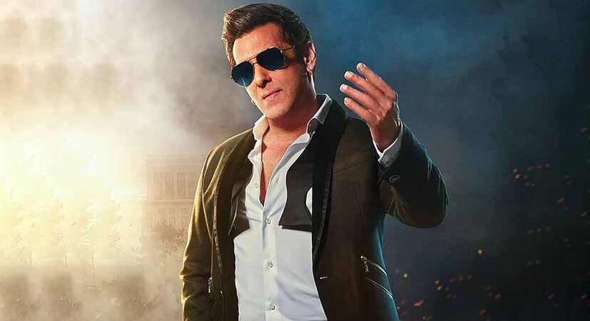 সংবাদ সংস্থা এএনআইতে প্রকাশিত খবর অনুযায়ী, মুম্বই পুলিশের হোয়াটসঅ্যাপে সলমন খানকে হুমকি দিয়ে বার্তা এসেছে, “হালকাভাবে নেবেন না, যদি সলমন খান বেঁচে থাকতে চান এবং ল-রে-ন্স বি-ষ্ণোইয়ৈর সঙ্গে শত্রুতা শেষ করতে চান তাহলে তাঁকে ৫ কোটি টাকা দিতে হবে। টাকা না দিলে বাবা সিদ্দিকির থেকেও খারাপ পরিণতি হবে সলমনের”। প্রতীকী ছবি।