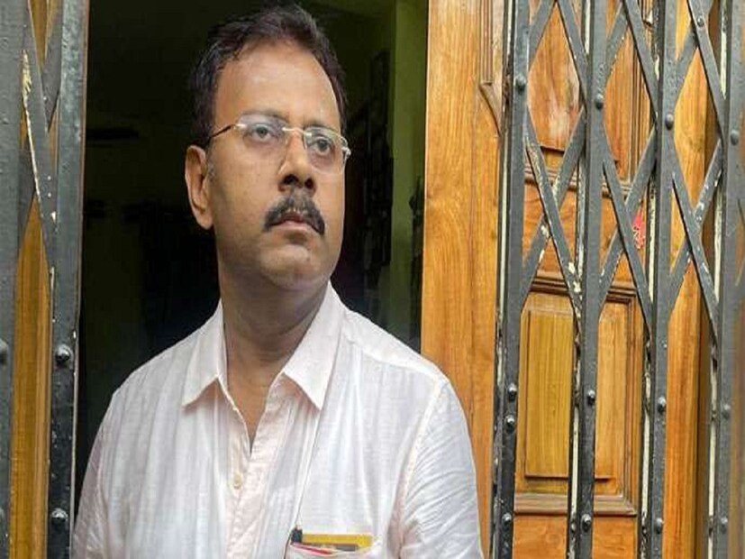 সোমবার অ্যান্টি করাপশন ব্রাঞ্চ থেকে একটি ৪-৫ জনের দল যায় সিজিওতে স্পেশাল ক্রাইম ব্রাঞ্চে। এরপরে সন্দীপকে জিজ্ঞাসাবাদের জন্য সিবিআই অ্যান্টি করাপশন ব্রাঞ্চ সিজিওর স্পেশাল ক্রাইম ব্রাঞ্চে গিয়ে বৈঠক করে অনুমতি নেয়। এরপর সল্টলেকের সিজিও কমপ্লেক্সেই আর্থিক দুর্নীতি নিয়ে সন্দীপকে জিজ্ঞাসাবাদ শুরু করে সিবিআই-এর অ্যান্টি করাপশন ব্রাঞ্চ-এর অফিসাররা।