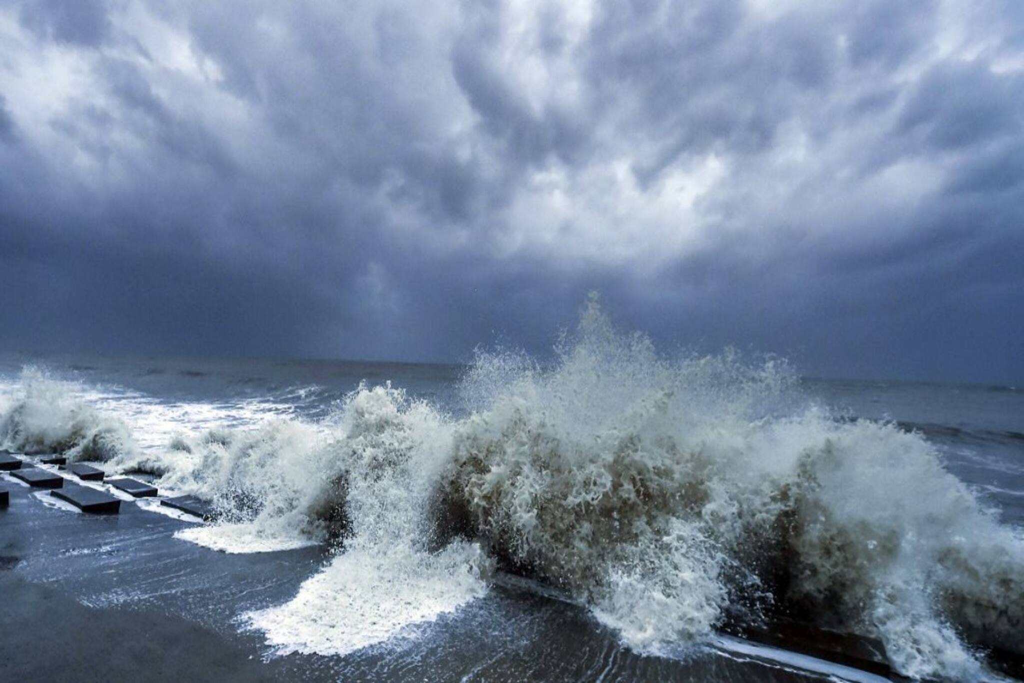 আগামী ৩৬ ঘণ্টা! বঙ্গোপসাগরে নিম্নচাপ অশনি, রাজ্যে রাজ্যে সতর্কতা! কী হবে বাংলায়?