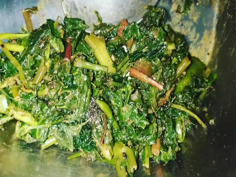 আমাদের আশেপাশেই রয়েছে আশ্চর্য গুণের নানাবিধ ভেষজ শাক সবজি। অনেক সময় আমরা জানতেও পারি না কোন সবুজ সবজির কী ম্যাজিক! সুস্থ রাখতে চিকিৎসকরাও শাক-সবজি খাওয়ার পরামর্শ দিয়ে থাকেন।