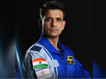 ১৬ বছরেরও বেশি কর্মজীবনে তাঁর প্রায় ২০,০০০ ঘণ্টার বেশি ফ্লাইংয়ের অভিজ্ঞতা রয়েছে৷
