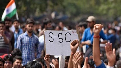 এসএসসি ভবনের সামনে বিক্ষোভ। ফাইল ছবি এসএসসি ভবনের সামনে বিক্ষোভ। ফাইল ছবি