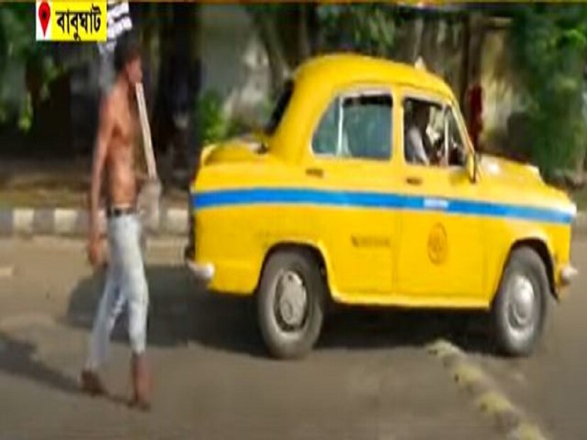 দুজনকে হাসপাতালে পাঠানো হয়। হাসপাতালে তাঁদেরকে মৃত বলে ঘোষণা করা হয়। ঘটনাস্থলে হাজির হয় চিৎপুর থানার পুলিশ। প্রতীকী ছবি।