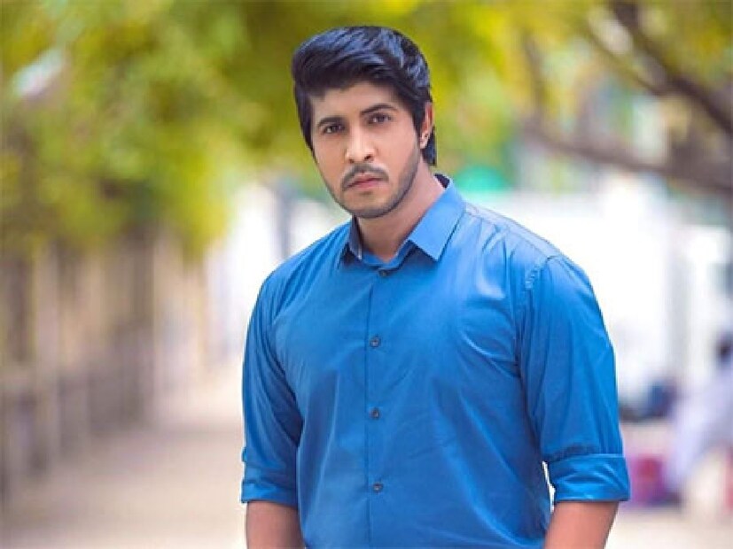 প্রোফাইল লাল করে ইনশাল্লাহ লিখেছেন তৌসিফ মাহবুব। 