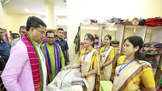 তাঁত শিল্পের উন্নতিতে বিশেষ জোর ত্রিপুরার মুখ্যমন্ত্রীর