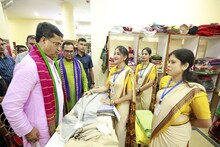 ত্রিপুরার তাঁতসামগ্রী ব্যবহারের আহ্বান, তাঁতশিল্প প্রসারে উদ্যোগ মানিক সাহার