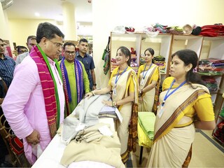 তাঁত শিল্পের উন্নতিতে বিশেষ জোর ত্রিপুরার মুখ্যমন্ত্রীর