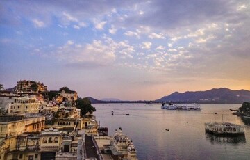 মধুচন্দ্রিমায় নিরিবিলিতে কাটবে দিনগুলি, যেতে এই জায়গাগুলিতে... জেনে নিন মধুচন্দ্রিমায় নিরিবিলিতে কাটবে দিনগুলি, যেতে এই জায়গাগুলিতে... জেনে নিন