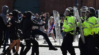 ব্রিটেনে অশান্তি। ব্রিটেনে অশান্তি।