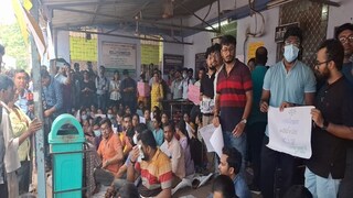 বিক্ষোভে বর্ধমান মেডিক্যাল কলেজের ডাক্তাররা বিক্ষোভে বর্ধমান মেডিক্যাল কলেজের ডাক্তাররা