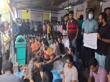 বিক্ষোভে বর্ধমান মেডিক্যাল কলেজের ডাক্তাররা 