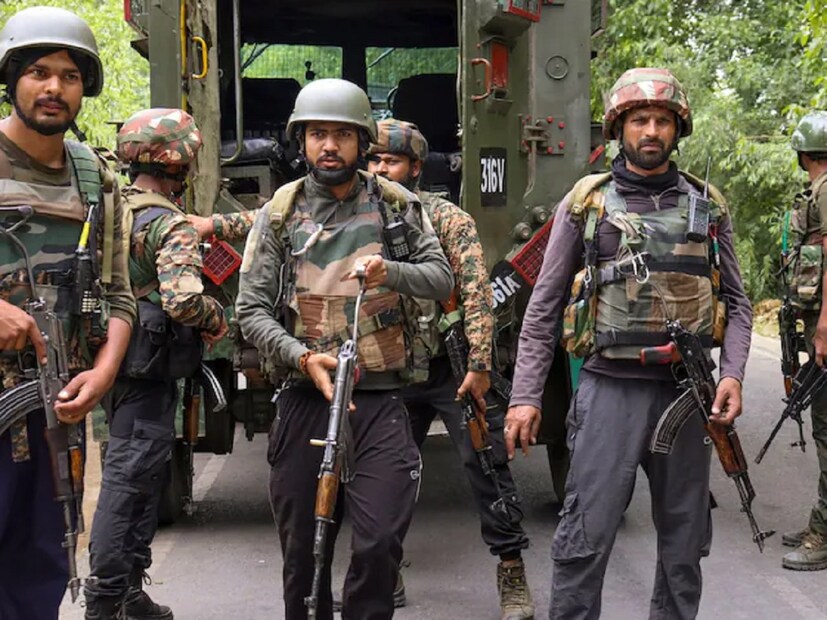 সাম্প্রতিক সময়ে কাশ্মীরে ঘুরতে যাওয়া পর্যটকদের উপর হামলা হয়নি। এই হামলার বিরুদ্ধে গর্জে উঠেছে গোটা দেশ। আর এই আবহে আচমকা আইপিএল বন্ধের ডাক! সেটা কিন্তু হচ্ছে না। তবে এখনও  বিসিসিআই বা আইপিএল গভর্নিং কাউন্সিল এই হামলা নিয়ে কোনও শোকপ্রকাশ করেনি।