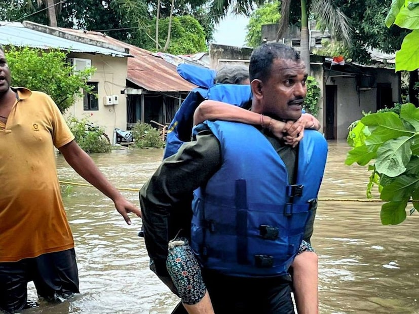 রাজ্যের মন্ত্রী ঋষিকেষ প্যাটেল সংবাদকর্মীদের জানান, ইতিমধ্যেই ৫০০০ জনের বেশি মানুষকে উদ্ধার করা হয়েছে। এবং ১২০০ মানুষকে এই দুর্যোগ থেকে নিরাপদ স্থানে সরানো হয়েছে।