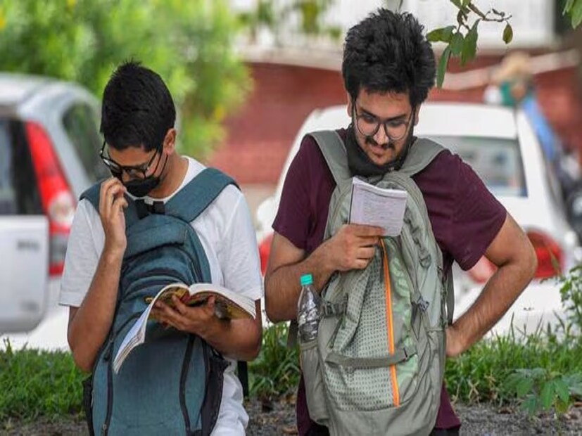 সাক্ষরতার হারে পশ্চিমবঙ্গের তৃতীয় স্থানে থাকা জেলা উত্তর ২৪ পরগনা। এই জেলায় সাক্ষরতার হার ৮৪.৯৫ শতাংশ। দ্বিতীয় স্থান অবশ্য দখল করেছে রাজধানী কলকাতা। কলকাতায় সাক্ষরতার হার ৮৭.১৪ শতাংশ।