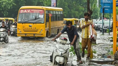 আগামী মাসেও ভারী থেকে অতি ভারী বৃষ্টিপাতের আশঙ্কা রয়েছে(Photo: PTI file) আগামী মাসেও ভারী থেকে অতি ভারী বৃষ্টিপাতের আশঙ্কা রয়েছে(Photo: PTI file)