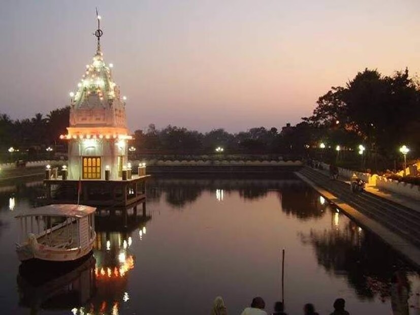 শহরটি ভারতের পশ্চিমবঙ্গ রাজ্যের নদিয়া জেলার একটি সুপ্রাচীন শহর ও পৌরসভা এলাকা। চৈতন্য মহাপ্রভুর জন্মস্থান ও লীলাক্ষেত্রর জন্য বিখ্যাত। এই পৌরসভা ১৮৬৯ সালে স্থাপিত। বাংলায় সেন রাজাদের আমলে (১১৫৯ - ১২০৬) এই শহর ছিল রাজধানী।