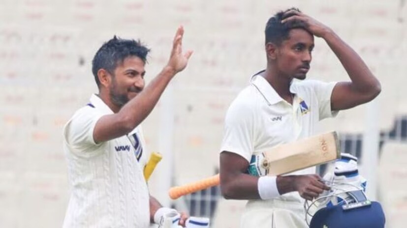 বাংলার আরও এক তারকা ক্রিকেটার অনুষ্টুপ মজুমদারের। এছাড়াও সেই দলে রয়েছেন, অভিমন্যু ইশ্বরন, শাহবাজ আহমেহরাও। সিএবির তরফে এখনও জানানো হয়নি যে, এই ঘরোয়া ক্রিকেটে বাংলার দলকে নেতৃত্ব দেবেন কে। তবে ক্যাপ্টেন হওয়ার দৌড়ে এগিয়ে রয়েছেন ঋদ্ধিমান সাহা এবং অভিমন্যু ইশ্বরন। ছবি- সিএবি।