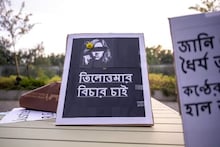 তিলোত্তমার 'বিচার' চেয়ে মুষ্টিবদ্ধ হাতে স্টকহোমের রাস্তায় আন্দোলন