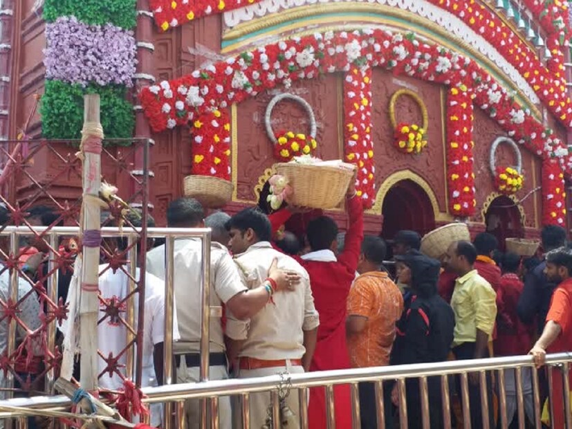 এই সাতটি টিকিট কাউন্টার দিনরাত ২৪ ঘণ্টা খোলা রাখা হয়েছিল। এছাড়াও স্টেশনে পানীয় জলের ব্যবস্থা, পরিষ্কার-পরিচ্ছন্নতা বজায় রাখা, এবং নিরাপত্তা ব্যবস্থা জোরদার করা হয়।