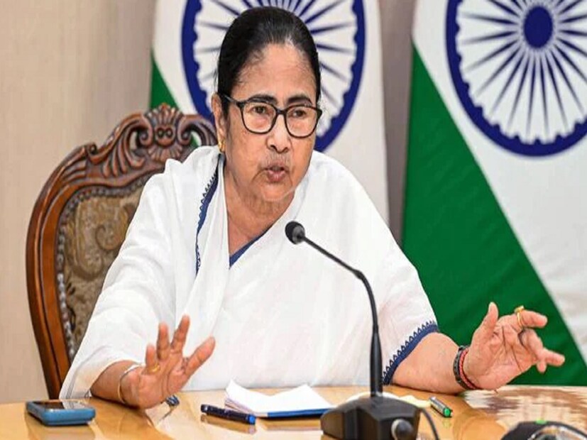 পড়ুয়ার কাছে মোবাইল বা ট্যাবলেট থাকলে আরও গভীরে গিয়ে পড়াশোনা করতে পারবে। প্রাইভেট টিউটর না থাকলে এই যন্ত্রের মাধ্যমে বুঝে নেওয়া যাবে পড়ার বিষয়। মমতা বন্দ্যোপাধ্যায়ের সরকারের উদ্দেশ্য, ডিজিটাল শিক্ষার মাধ্যমে ছাত্রছাত্রীরা উন্নত মানের শিক্ষা গ্রহণ করে দক্ষ হোক। ছাত্রছাত্রীদের অনলাইন ক্লাস করা সম্ভব।