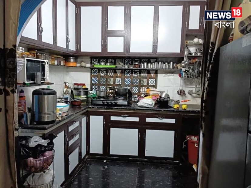 শেফ পঙ্কোজ ভাদৌরিয়া দুটো টিপসের কথা জানান৷ প্রতিদিন চা হোক বা তরকারি, রান্নাঘরে এই উপকরণটি আপনার থাকবেই৷ তাহলে শোনা যাক আরশোলা থেকে মুক্তির উপায়৷