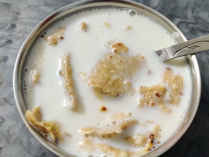 পুষ্টিবিদ ড: প্রিয়াঙ্কা রোহতগি দেশের এক সংবাদমাধ‍্যমকে দেওয়া একটি সাক্ষাত্‍কারে জানিয়েছেন বাসি রুটির সঙ্গে দুধ খাওয়ার উপকারিতা সম্বন্ধে। 