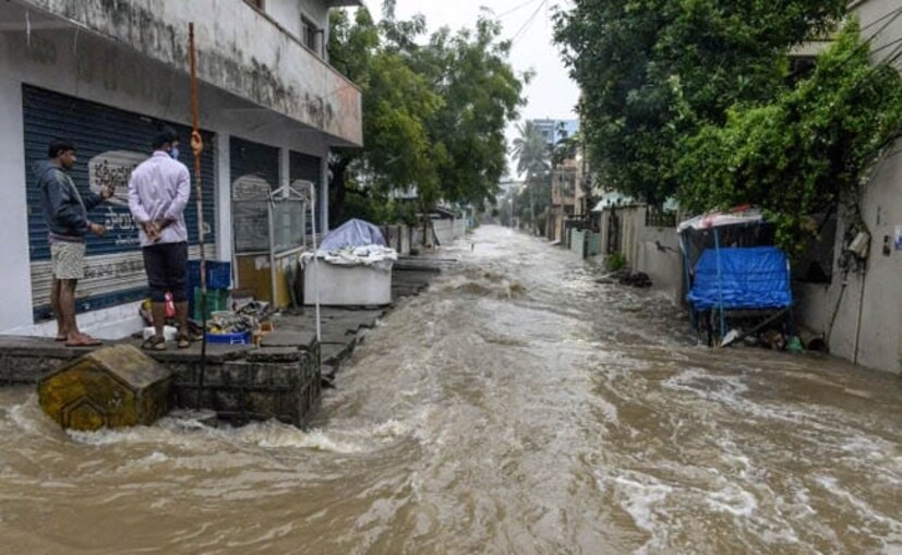 অন্ধ্র প্রদেশ, তেলঙ্গানা, অভ্যন্তরীণ কর্ণাটক, তামিলনাড়ু এবং ওড়িশায় ভারী বৃষ্টির সম্ভাবনা থাকলেও উত্তর-পূর্ব রাজ্যে আবহাওয়া ভেজা থাকতে পারে। এই রাজ্যগুলিতেও বৃষ্টির জন্য হলুদ সতর্কতা জারি করা হয়েছে।