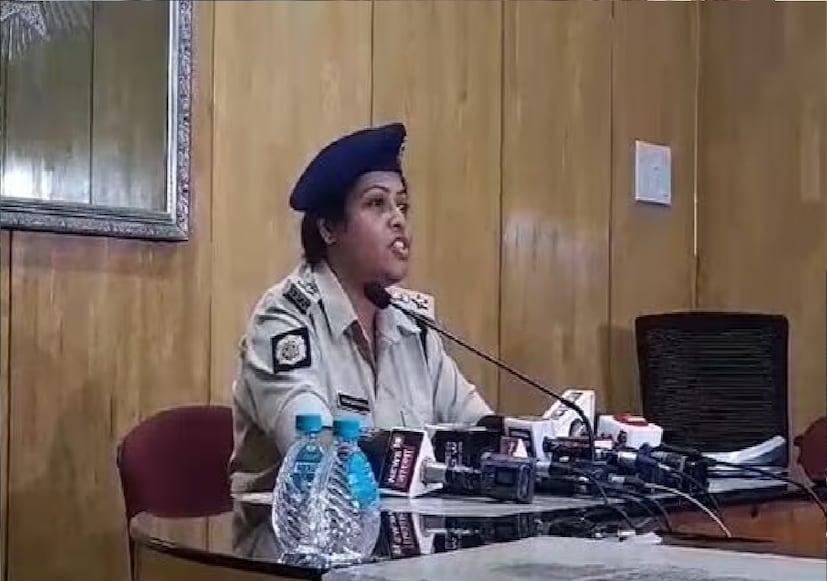 আইপিএস ইন্দিরা ওয়েস্ট বেঙ্গল ক্যাডারের ২০১৩ সালের ব্যাচের আইপিএস অফিসার। রাজ্যের একাধিক জেলায় বিভিন্ন পদে দায়িত্ব পালন করেছেন তিনি। উত্তর দিনাজপুরে অতিরিক্ত পুলিশ সুপার ছিলেন ইন্দিরা মুখোপাধ্যায়। 