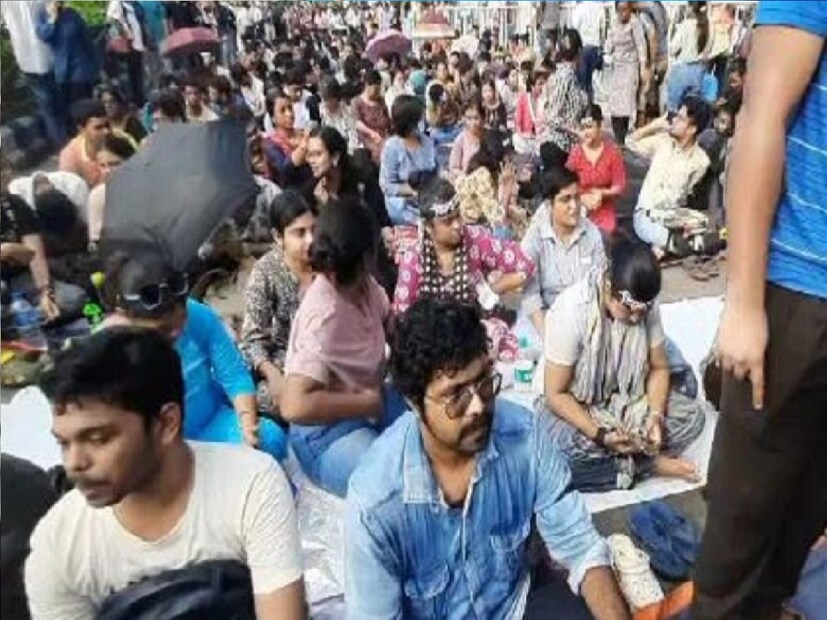 দ্বিতীয় দাবি, সন্দীপ ঘোষের বিরুদ্ধে কড়া পদক্ষেপ। সেই সঙ্গে স্বাস্থ্যসচিব, স্বাস্থ্য অধিকর্তা এবং স্বাস্থ্যশিক্ষা অধিকর্তার অপসারণ। 