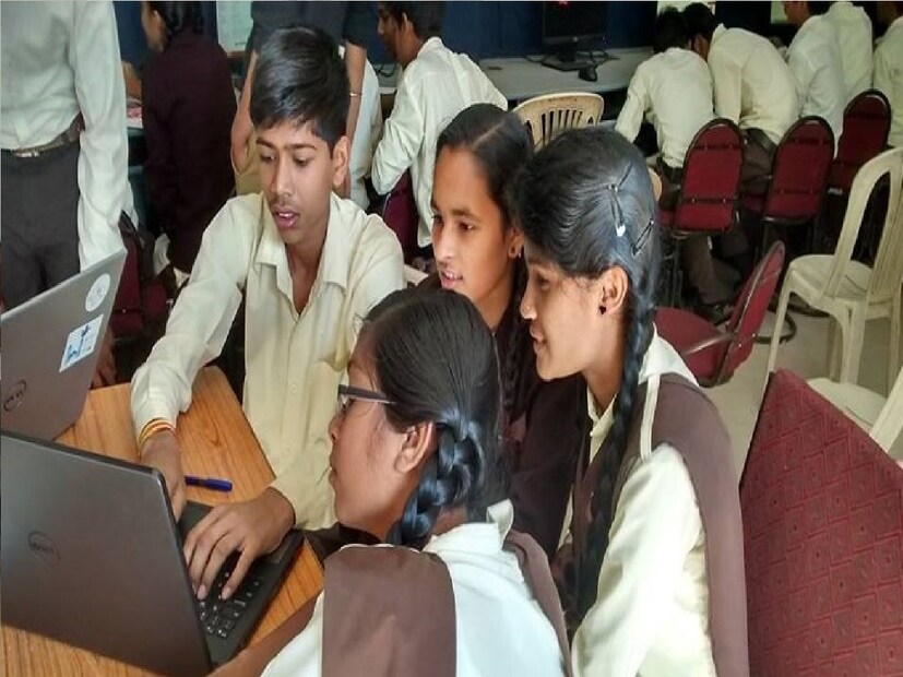 নবান্ন সূত্রে খবর, আগামী ৫ সেপ্টেম্বর শিক্ষক দিবস উপলক্ষে কলকাতায় মুখ্যমন্ত্রীর উপস্থিতিতে একটি অনুষ্ঠান হবে। 