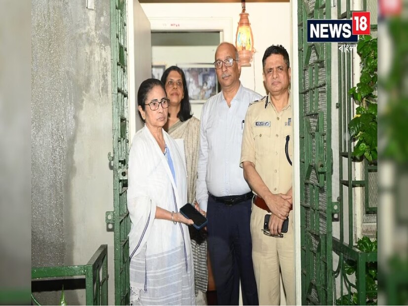 সরকারের 'শেষ চেষ্টা'র ইমেল পাওয়ার পর সোমবার বিকেলে কালীঘাটে মুখ্যমন্ত্রীর সঙ্গে আলোচনা করতে যাচ্ছেন আন্দোলনকারী জুনিয়র ডাক্তাররা। জিবি বৈঠকের পর তাঁরা যাওয়ার সিদ্ধান্ত নিয়েছেন যাওয়ার। 