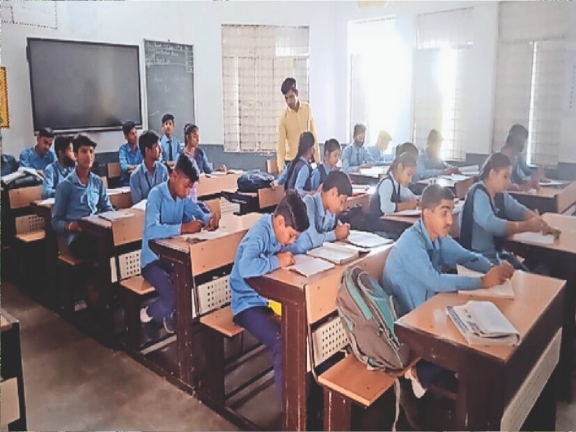 সিএম রাইজ মডেল এইচএসএস হল মধ্যপ্রদেশের ঝাবুয়ার সরকারি স্কুল।