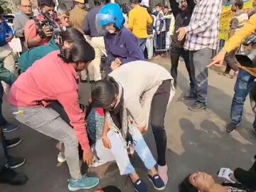 পুজোর আগেই নিয়োগের দাবি! উত্তাল করুণাময়ী, বিক্ষোভে SSC চাকরিপ্রার্থী! ঘেরাওয়ের ডাক