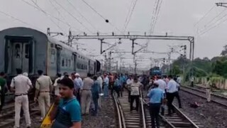 
ফের ট্রেন দুর্ঘটনা! লাইনচ‍্যুত এক্সপ্রেস ট্রেনের ২ কামরা, সাত সকালেই ভয়ঙ্কর কাণ্ড