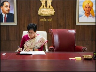 কেজরিওয়ালের চেয়ার ফাঁকা রেখেই মুখ্যমন্ত্রীর দায়িত্বে অতিশী৷ ছবি- পিটিআই