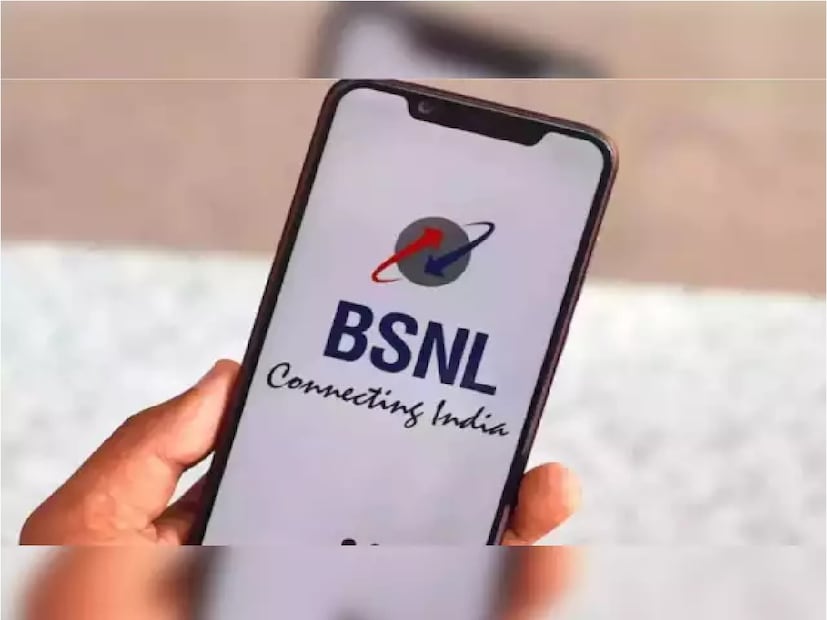 রাষ্ট্রীয় মালিকানাধীন টেলিকম কোম্পানিও এই পরিস্থিতির সুযোগ নিয়েছে এবং আরও গ্রাহকদের আকৃষ্ট করার জন্য দ্রুত গতিতে তার ৪জি পরিষেবা চালু করতে শুরু করেছে। কোম্পানি নতুন গ্রাহকদের জন্য দুটি বিশেষ রিচার্জ প্ল্যানও চালু করেছে। Photo- Representative