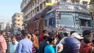 বেলঘরিয়ায় বিরাট কাণ্ড! স্কুল ফেরত ছাত্রীকে দাঁ নিয়ে আক্রমণ যুবকের বেলঘরিয়ায় বিরাট কাণ্ড! স্কুল ফেরত ছাত্রীকে দাঁ নিয়ে আক্রমণ যুবকের