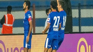 বেঙ্গালুরুর কাছে আটকে গেল সবুজ-মেরুন