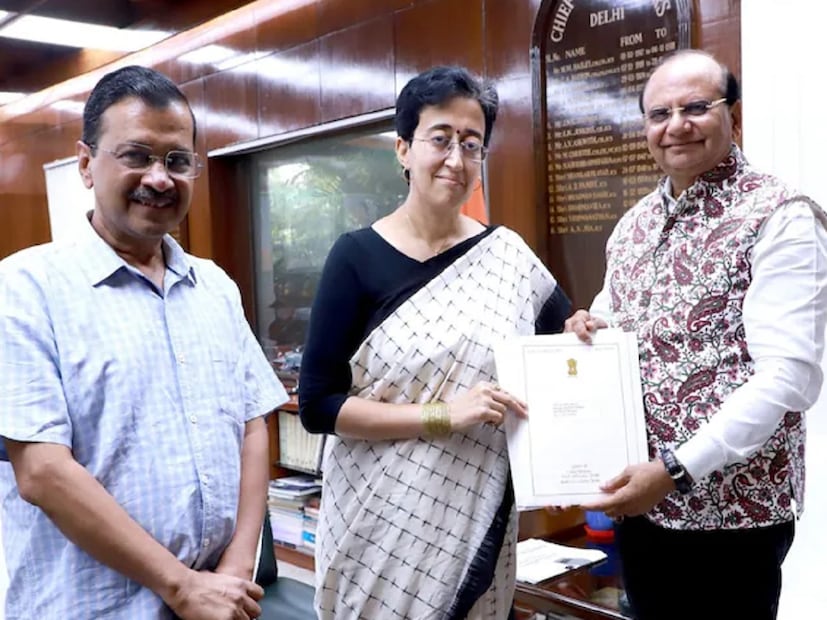 প্রবীণ এতটাই লো প্রোফাইলে থাকেন, যে সোশ্যাল মিডিয়ায় তাঁর একটা ছবিও পাওয়া যায় না। কয়েক বছর আগে যোগেন্দ্র যাদব ট্যুইটে তাঁর প্রশংসাও করেছিলেন। তিনি লিখেছিলেন, অতীশির স্বামীকে চিনি। দারুণ কাজ করছেন। কয়েক বছর আগেই সাত পাকে বাঁধা পড়েন অতীশি এবং প্রবীণ। স্ত্রীর কাজে গর্বিত তিনি।