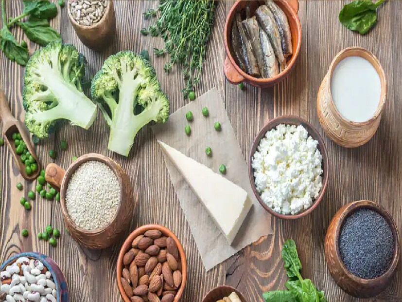 *টফু বা ফার্ম টফু: এটা সয়াবিন থেকে তৈরি হয়। ভীষণ ভাল একটি প্ল্যান্ট বেসড ক্যালসিয়ামের উৎস। ১০০ গ্রাম টফুতে ৫৩ শতাংশ অর্থাৎ ৬৮৩ মিলিগ্রাম ক্যালসিয়াম রয়েছে। এক কাপ টফুতে ১৩২ শতাংশ অর্থাৎ ১৭১২ মিলিগ্রাম ক্যালসিয়াম থাকে। সংগৃহীত ছবি।