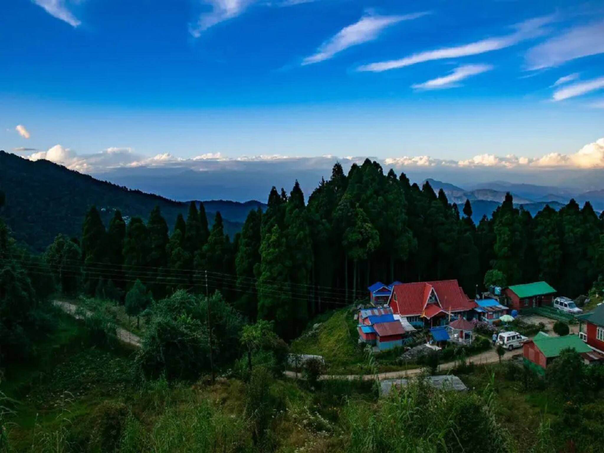 এখানে মেঘ গাভীর মতো চড়ে! ঘরে বসে একই ফ্রেমে সান্দাকফু-নেপাল দর্শন! কোথায় জানুন