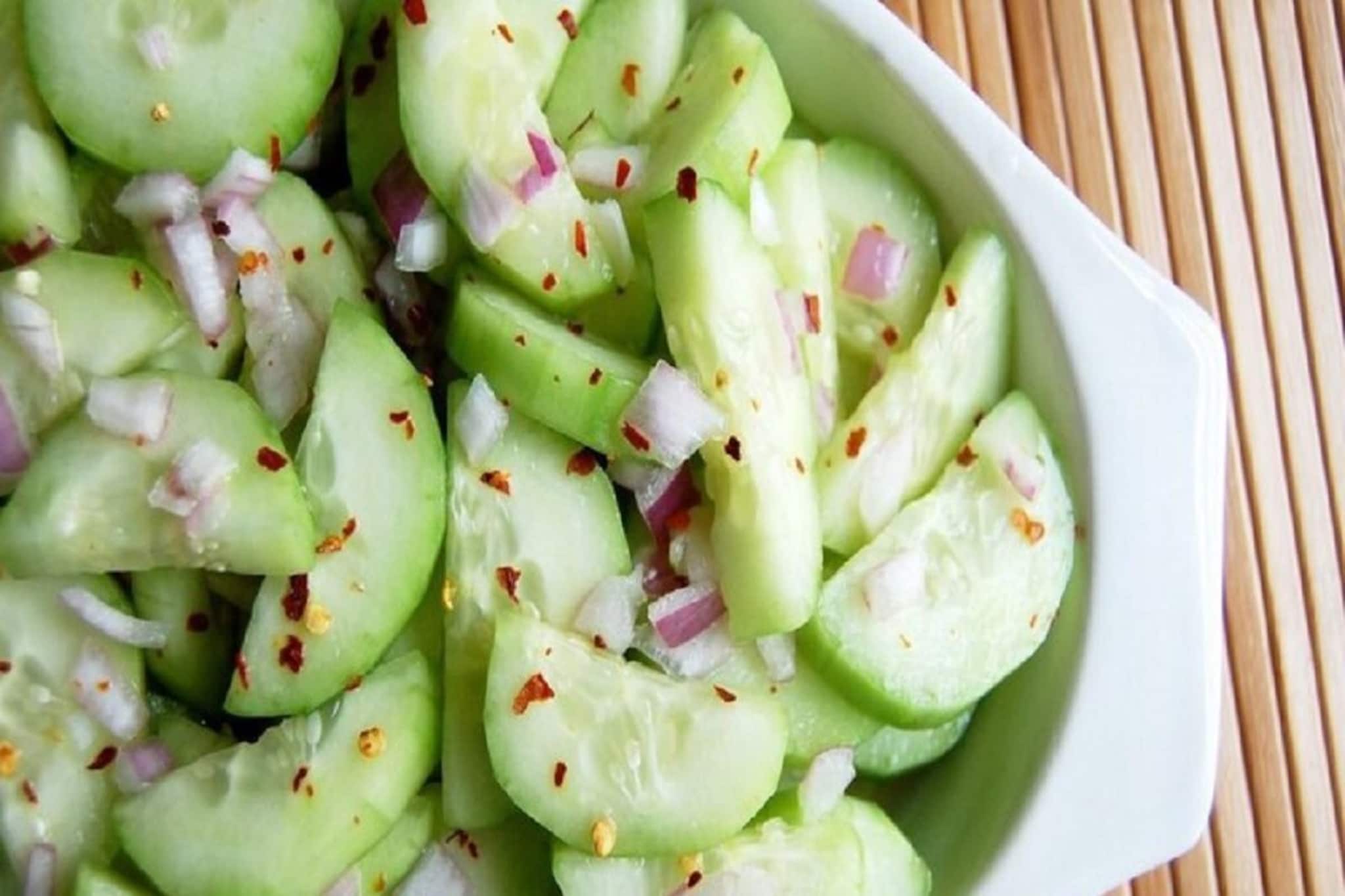 রোজ খাবারের পাতে শসা খান? শরীরে কী হচ্ছে এর ফলে জানেন? চিকিৎসকের অবাক করা দাবি