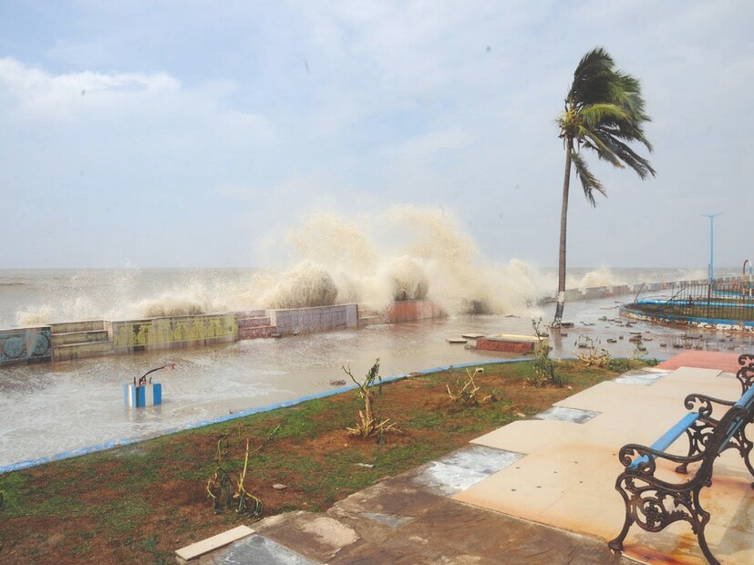 এদিকে ডাউন টু আর্থ নামের একটি ওয়েদার ওয়েবসাইটের পূর্বাভাস অনুসারে  আগামী সপ্তাহে ভারতের পূর্ব উপকূল ঘূর্ণিঝড়ের প্রকোপে পড়তে পারে৷ Photo- File