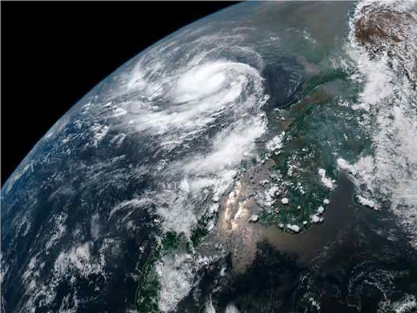 ECMWF, NCUM-G, ACCESS-র আবহাওয়ার মডেলগুলি বঙ্গোপসাগরের উত্তর-পশ্চিম দিকে ঘূর্ণিঝড় সিস্টেম ট্র্যাকিং এবং ২৩/২৪ অক্টোবর ওড়িশা রাজ্যে আঘাত হানতে দেখে, IMD –GFS মডেল উপসাগরে উত্তর-উত্তর-পশ্চিমে ট্র্যাকিং সিস্টেমের পূর্বাভাস দেয় এবং ২৬/২৭ অক্টোবর জগৎসিংপুর/পারাদীপের মতো ওড়িশার উপকূলীয় অঞ্চলগুলিকে অতিক্রম করে ২৯ অক্টোবর পশ্চিমবঙ্গেরও কোথাও ল্যান্ডফল হতে পারে৷